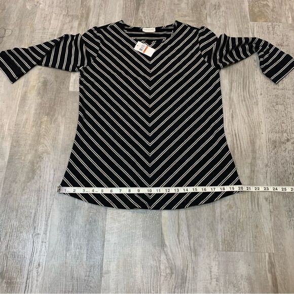 NWT Van Heusen Womens 3/4 Sleeve Knit stretch extensible Black/white striped top - Picture 12 of 13